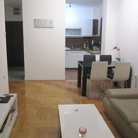 65 Square Meters Designer Apartment In Heart Of City - River View ! Park For Free Ni 外观 照片