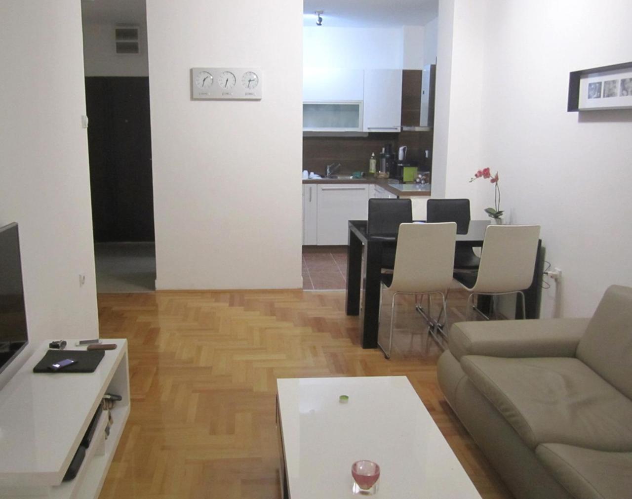 65 Square Meters Designer Apartment In Heart Of City - River View ! Park For Free Ni 外观 照片