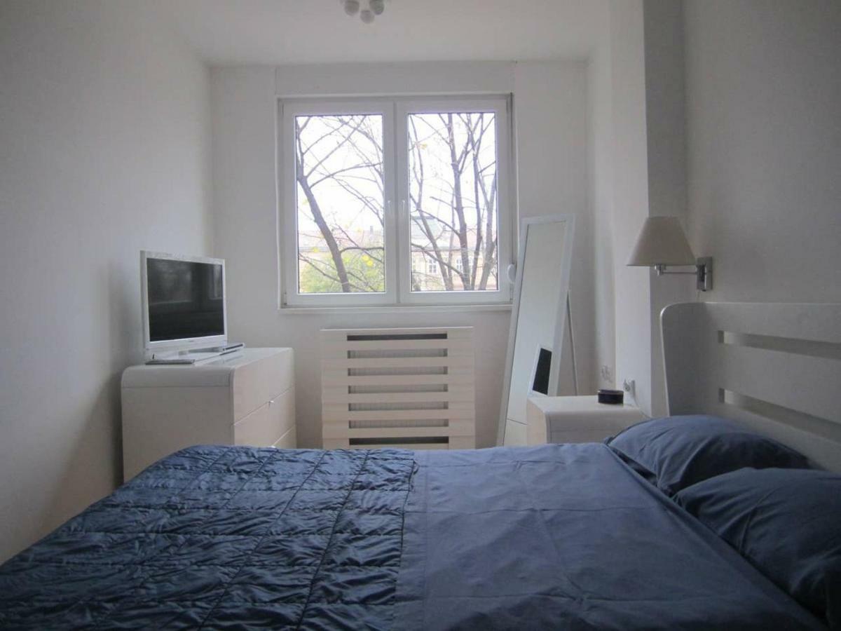 65 Square Meters Designer Apartment In Heart Of City - River View ! Park For Free Ni 外观 照片