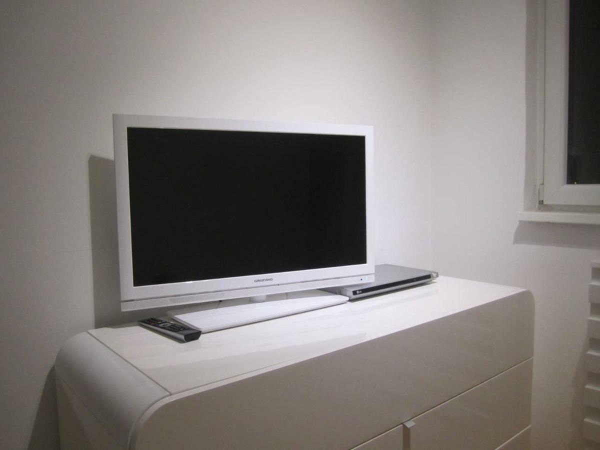 65 Square Meters Designer Apartment In Heart Of City - River View ! Park For Free Ni 外观 照片
