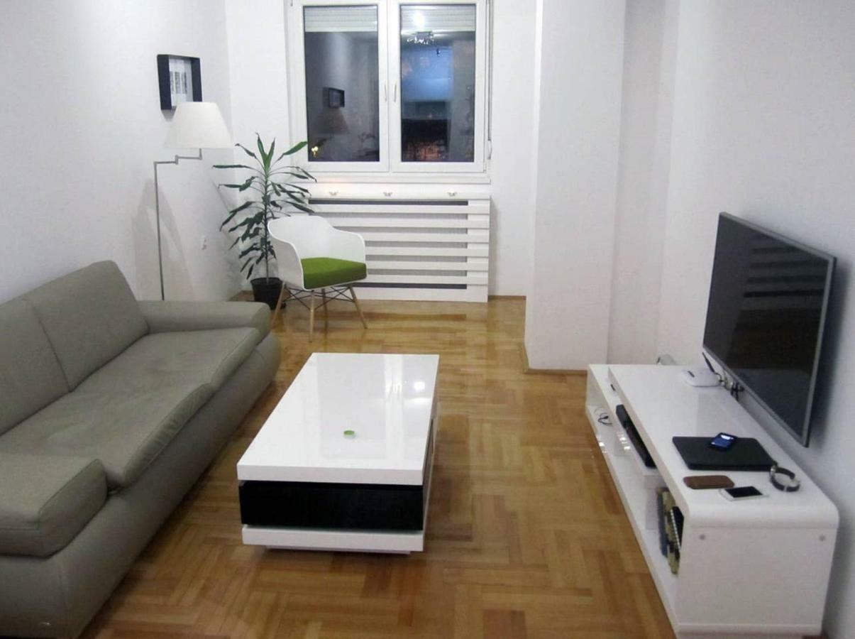 65 Square Meters Designer Apartment In Heart Of City - River View ! Park For Free Ni 外观 照片