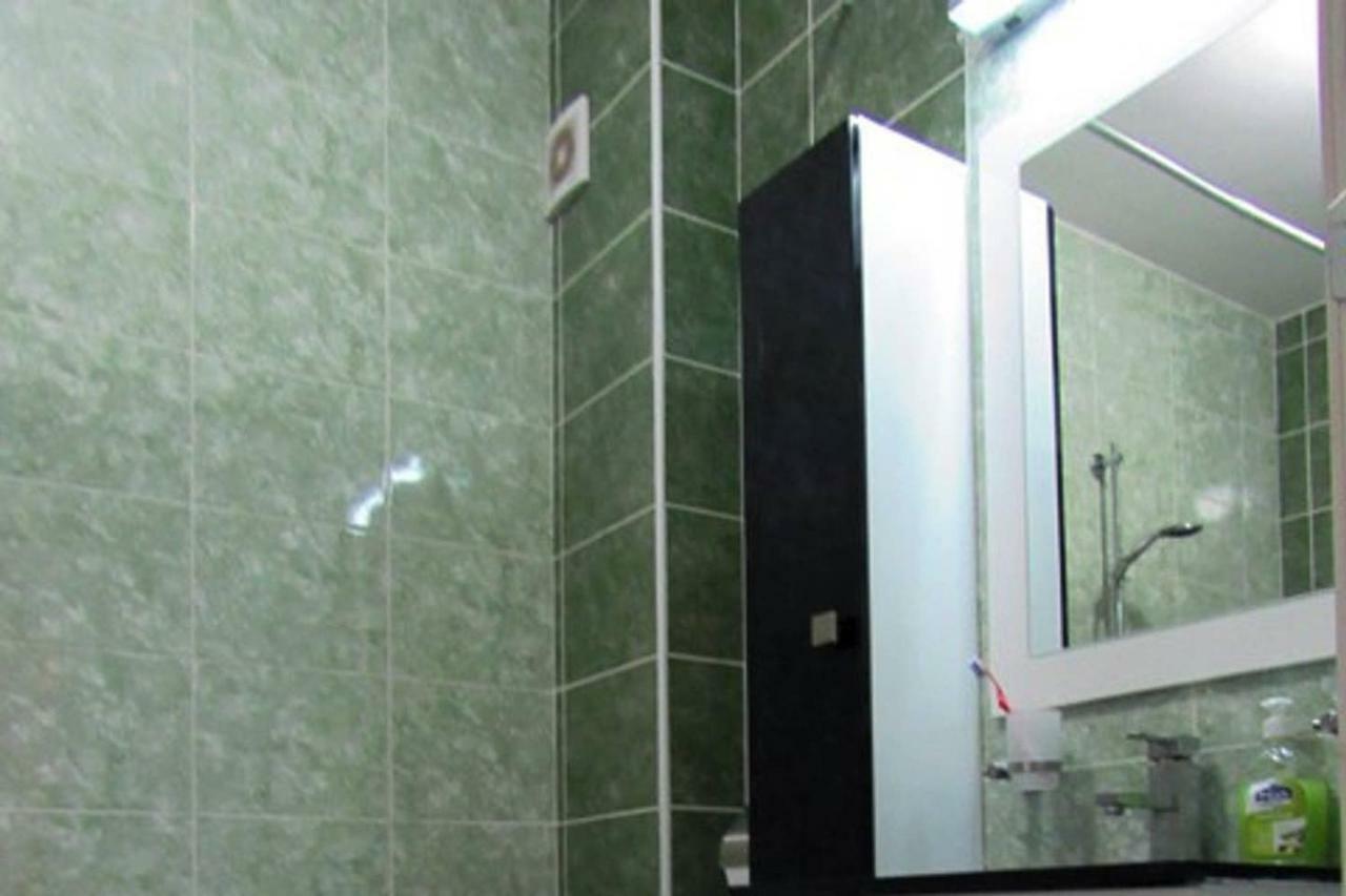 65 Square Meters Designer Apartment In Heart Of City - River View ! Park For Free Ni 外观 照片