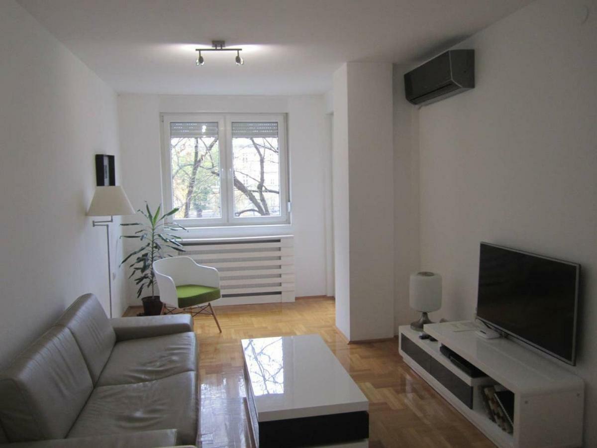 65 Square Meters Designer Apartment In Heart Of City - River View ! Park For Free Ni 外观 照片