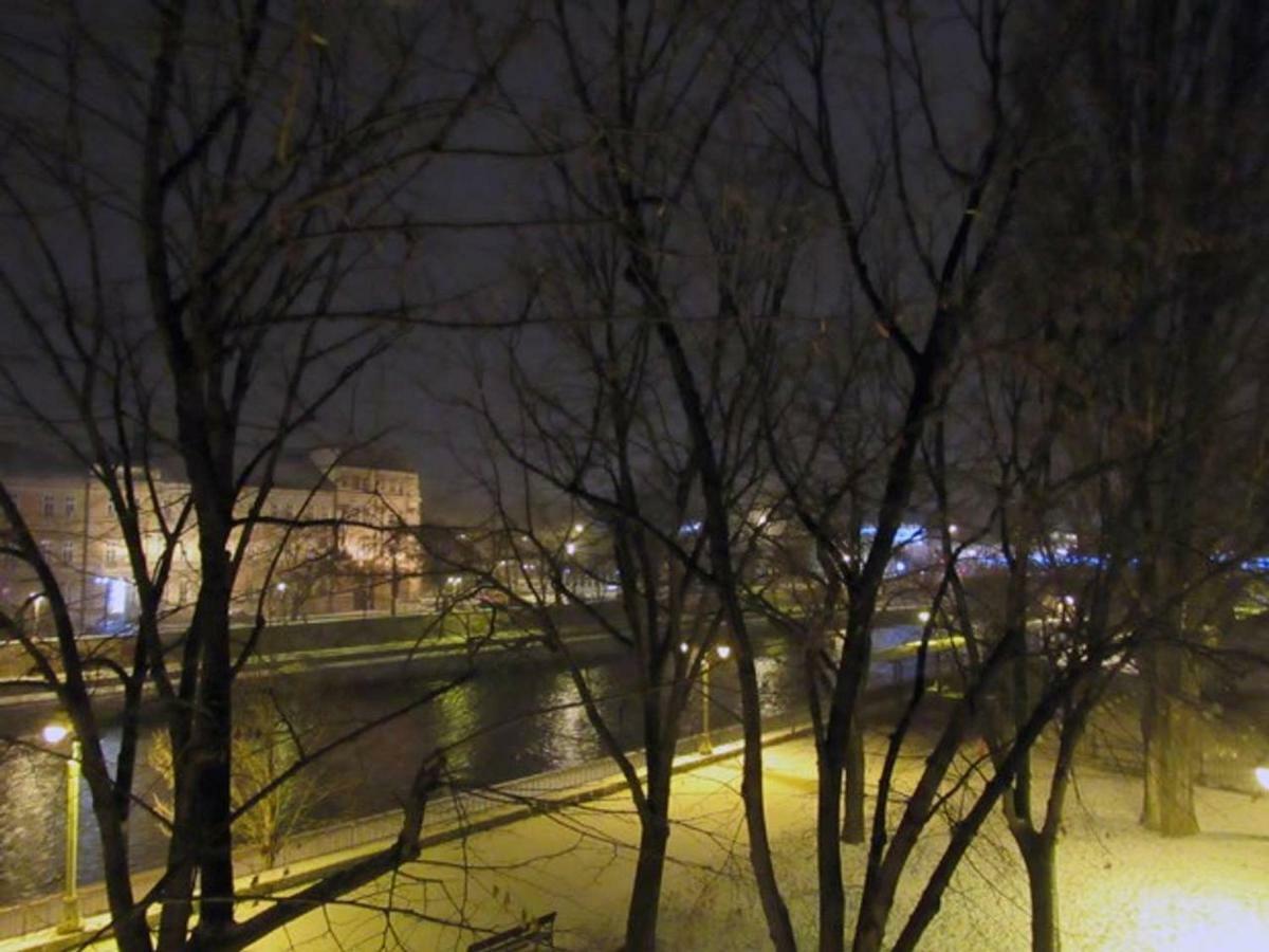 65 Square Meters Designer Apartment In Heart Of City - River View ! Park For Free Ni 外观 照片