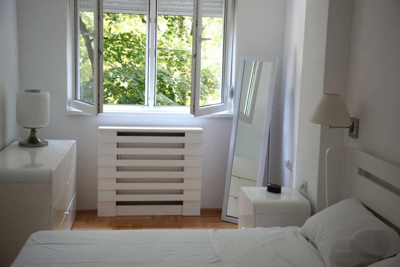 65 Square Meters Designer Apartment In Heart Of City - River View ! Park For Free Ni 外观 照片