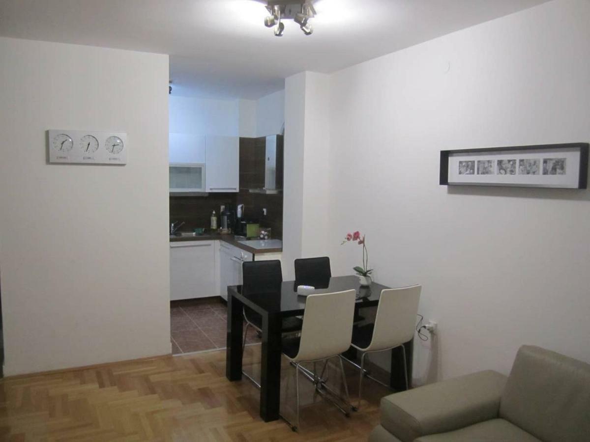 65 Square Meters Designer Apartment In Heart Of City - River View ! Park For Free Ni 外观 照片