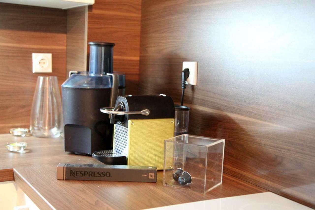 65 Square Meters Designer Apartment In Heart Of City - River View ! Park For Free Ni 外观 照片