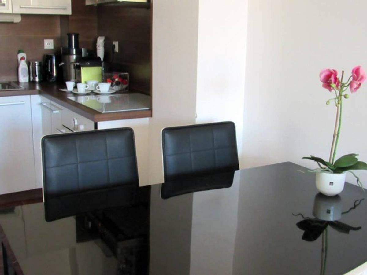 65 Square Meters Designer Apartment In Heart Of City - River View ! Park For Free Ni 外观 照片