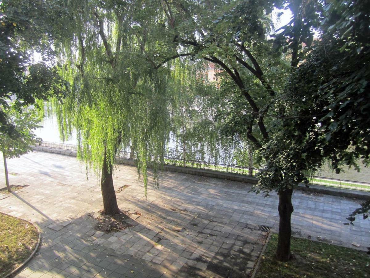 65 Square Meters Designer Apartment In Heart Of City - River View ! Park For Free Ni 外观 照片