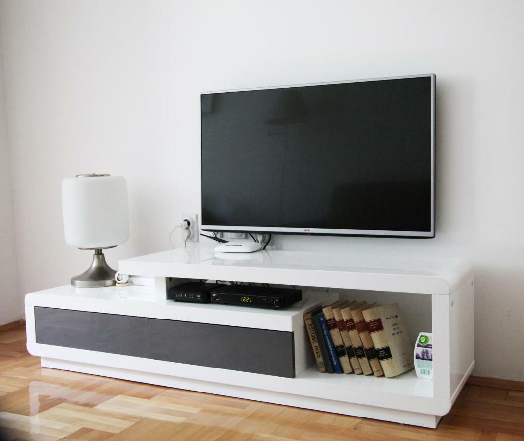 65 Square Meters Designer Apartment In Heart Of City - River View ! Park For Free Ni 外观 照片
